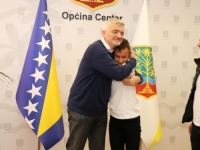 LIJEP GEST OPĆINE CENTAR: Ismailu Zulfiću uručeni ključevi stana u Sarajevu