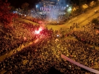 'SOLIDARNOST NE MOGU DA NAM UZMU': Studenti iz Novog Pazara stigli u Novi Sad, dočekale ih desetine hiljada ljudi (FOTO)