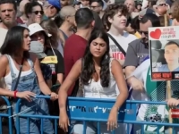 HILJADE LJUDI NA ULICAMA TEL AVIVA: Očekuje se dolazak oslobođenih izraelskih talaca (VIDEO)
