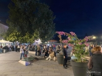 U ČAST HALIDA BEŠLIĆA: Tuzlaci se okupili na Trgu slobode