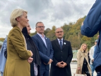 URSULA VON DER LEYEN U ZVANIČNOJ POSJETI BiH: Posjetila Memorijalni centar u Srebrenici