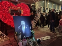 ISPRED DOMA MLADIH: Sarajevo se oprašta od Halida Bešlića, brojni građani došli su da se još jednom poklone velikanu (VIDEO)