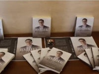 DA LI JE U PITANJU SVJETSKI BESTSELER: Vučićeva knjiga o obojenoj revoluciji HIT na mrežama (FOTO)