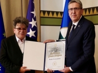 URUČENA ZAHVLANICA GRADA SARAJEVA: Gradonačelnik Avdić ugostio 'Crvenu jabuku' u Vijećnici, Žera najavio spektakl za dva dana (FOTO)