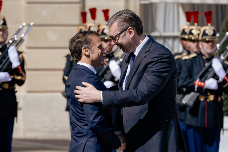 OČAJNI VUČIĆ U PARIZU TRAŽI SPAS: Jedina nada u Makronu?