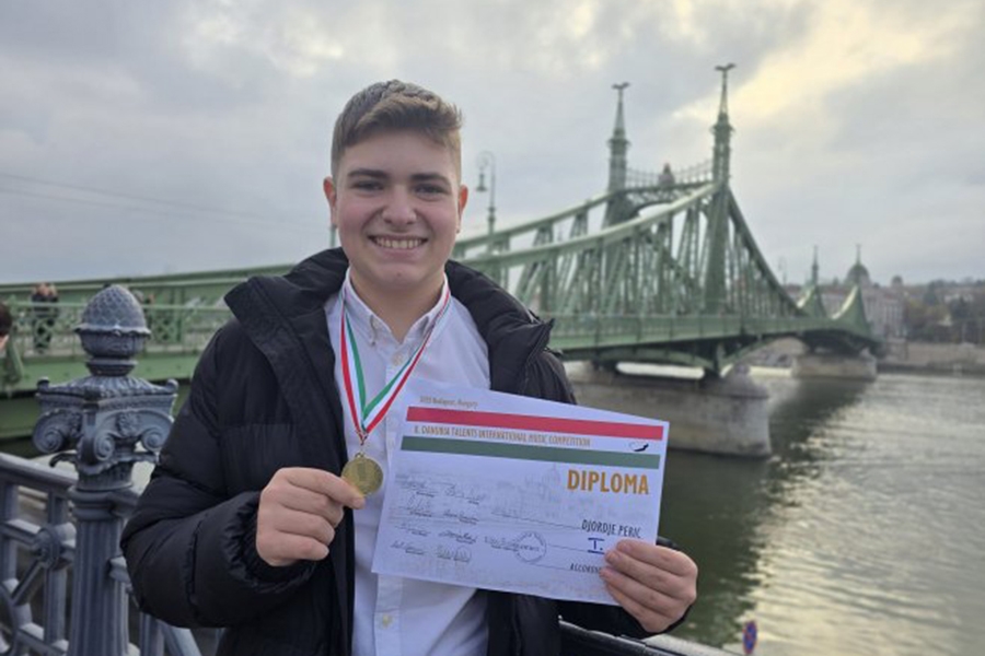 PETNAEST MU JE GODINA TEK: Mladi bh. haromonikaš pomeo konkurenciju u Budimpešti...