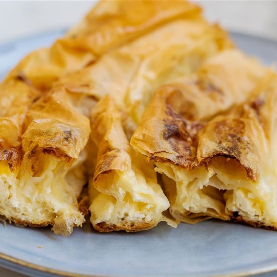 HRSKAVA TEKSTURA I PRIMAMLJIV IZGLED: Superbrza pita koju možemo napraviti još večeras - ne traži nikakvo iskustvo