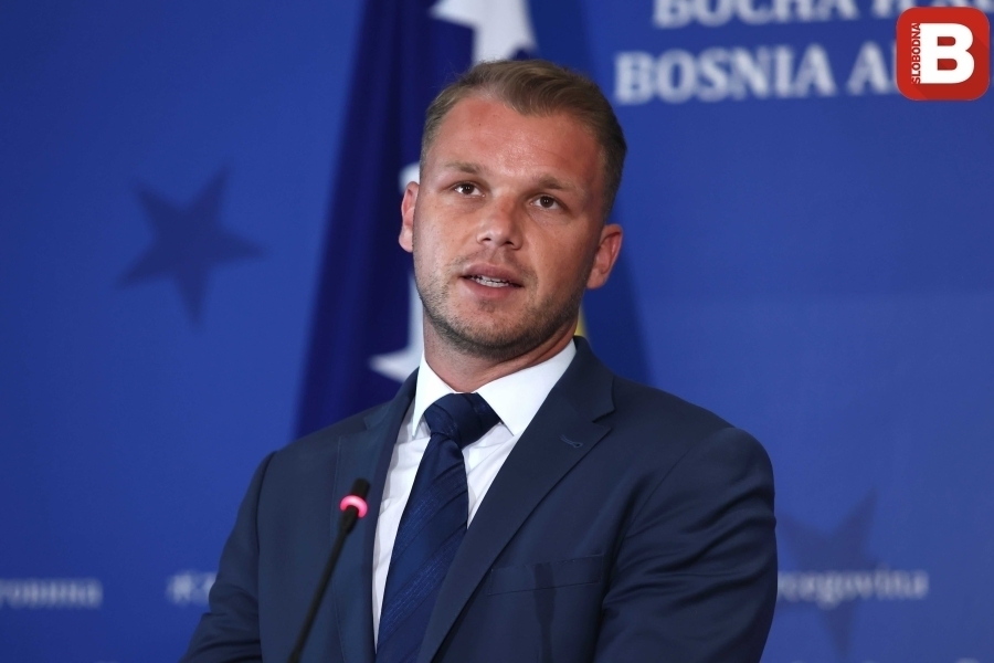 STANIVUKOVIĆ UZBURKAO JAVNOST: 'Budimire, Karane, predsjedniče vlade kome ide razlika od 25 miliona maraka…' (VIDEO)