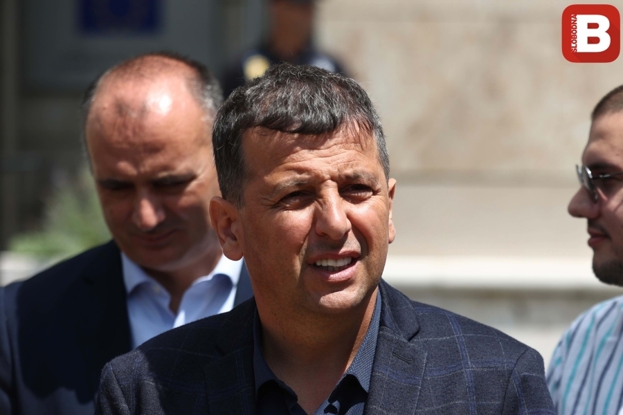 VUKANOVIĆ, SVE PO SPISKU: 'Još gore su objave prve pjevaljke režima Jelene Karleuše, koja opasno ugrožava Vučićevića...'