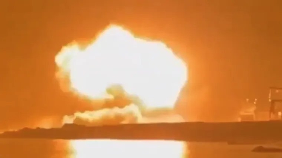 SILOVIT RAKETNI NAPAD NA KLJUČNU RUSKU LUKU: Širi se snimka ogromne eksplozije (VIDEO)