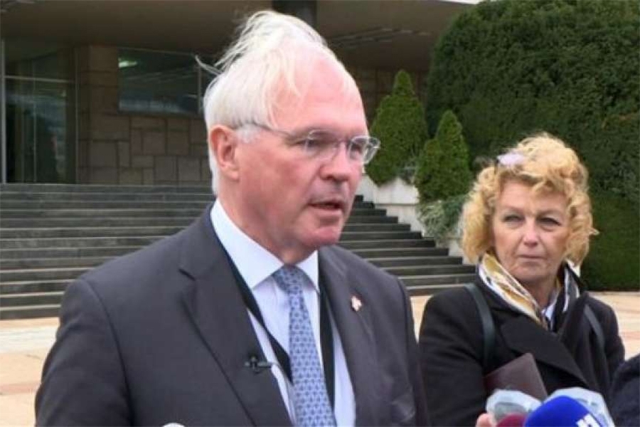 BIVŠI AMERIČKI AMBASADOR BRANI THACIJA: 'Nije sudjelovao u donošenju odluka i nije predvodio OVK-a tokom rata...'