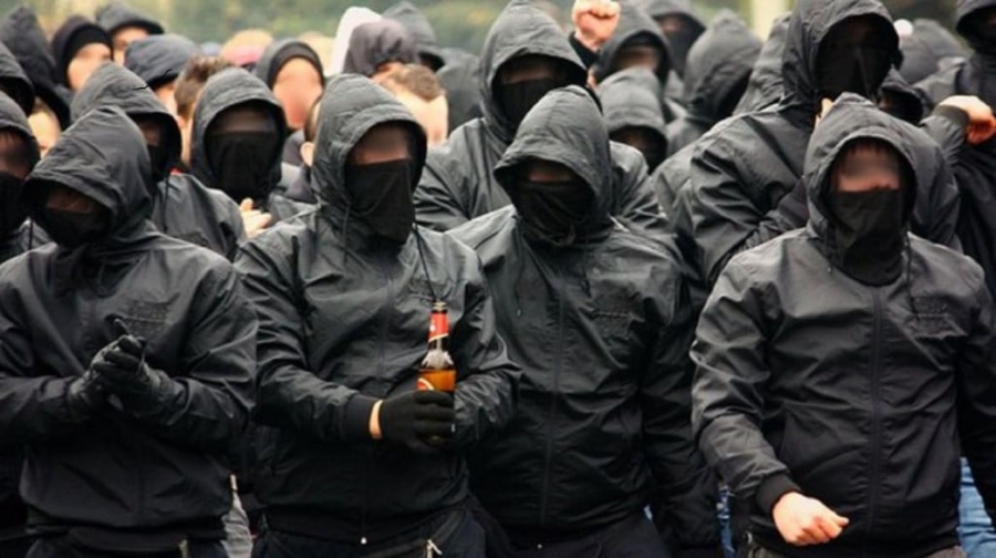 HAOS U RIJECI: Maskirani s palicama krenuli prema srpskim sportašima