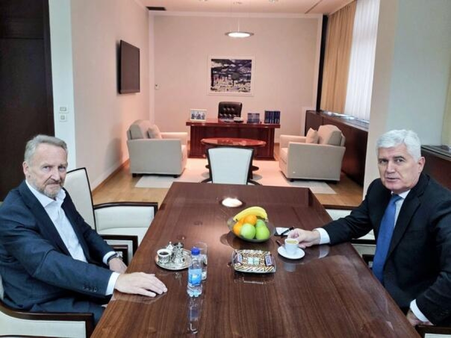 POPRAVLJANJE ODNOSA: Izetbegović i Čović se sastali nakon više od dvije godine (FOTO)