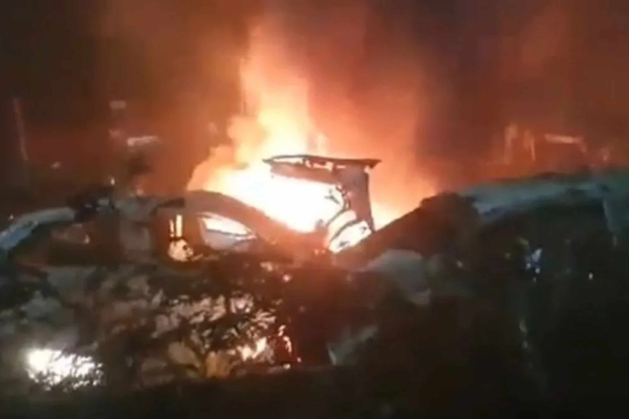 STRAVIČNE SCENE NA CESTI: Eksplodirao automobil, najmanje 10 mrtvih