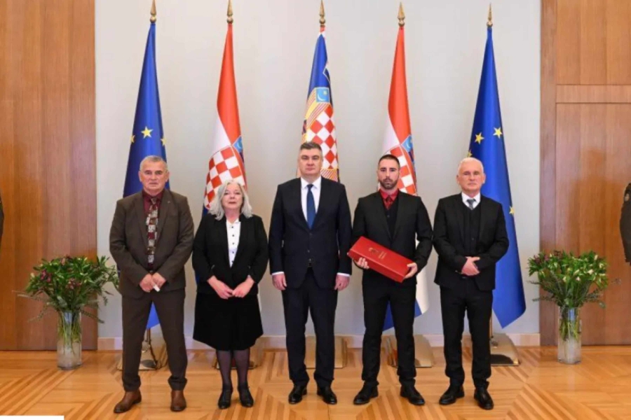 NASLIJEDIO PRALJKA NA POZICIJI ZAPOVJEDNIKA HVO-a: Milanović posmrtno odlikovao hrvatskog generala Antu Rosu