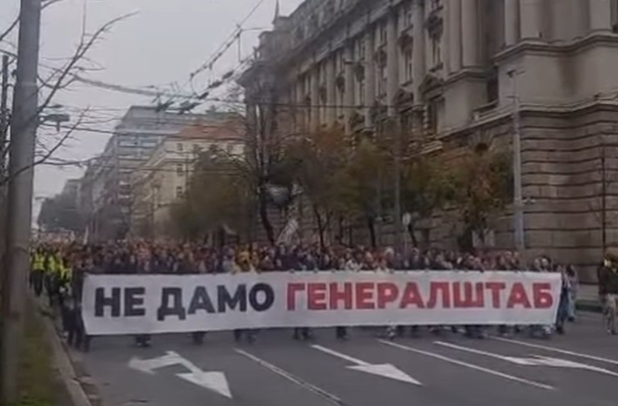 HILJADE LJUDI U BEOGRADU OKRUŽILO ZGRADU GENERALŠTABA: Žele spriječiti izgradnju Trumpovog kompleksa kojeg je Vučić zamislio (VIDEO)