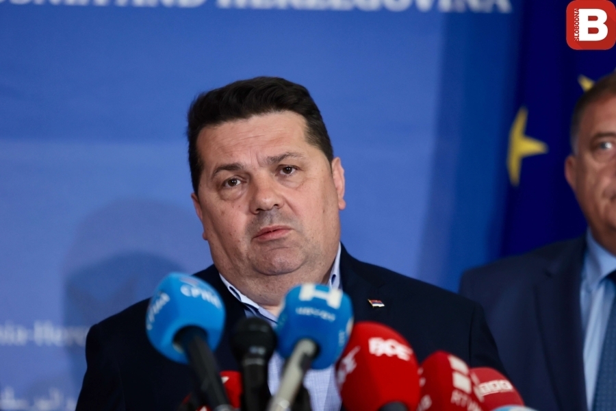 NEVJEROVATNO: Nakon što je otišao u crkvu da preispita svoju odluku, Nenad Stevandić sada čestita dan primirja...