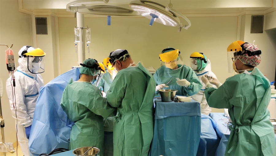 ŠOK NA OPERACIONOM STOLU: Ljekari mu u tijelu pronašli živo biće koje ga IZGRIZA (FOTO)