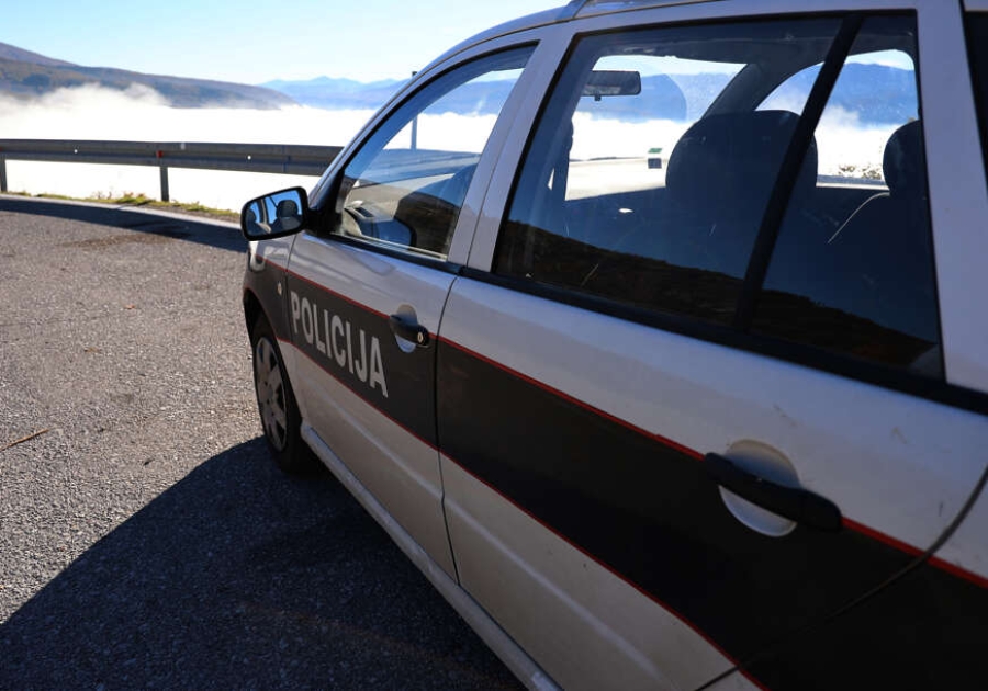 KAZNE MALE, PREKRŠAJI ČESTI: Policija pronašla vozače auta koji su u svadbenoj koloni u Posušju...