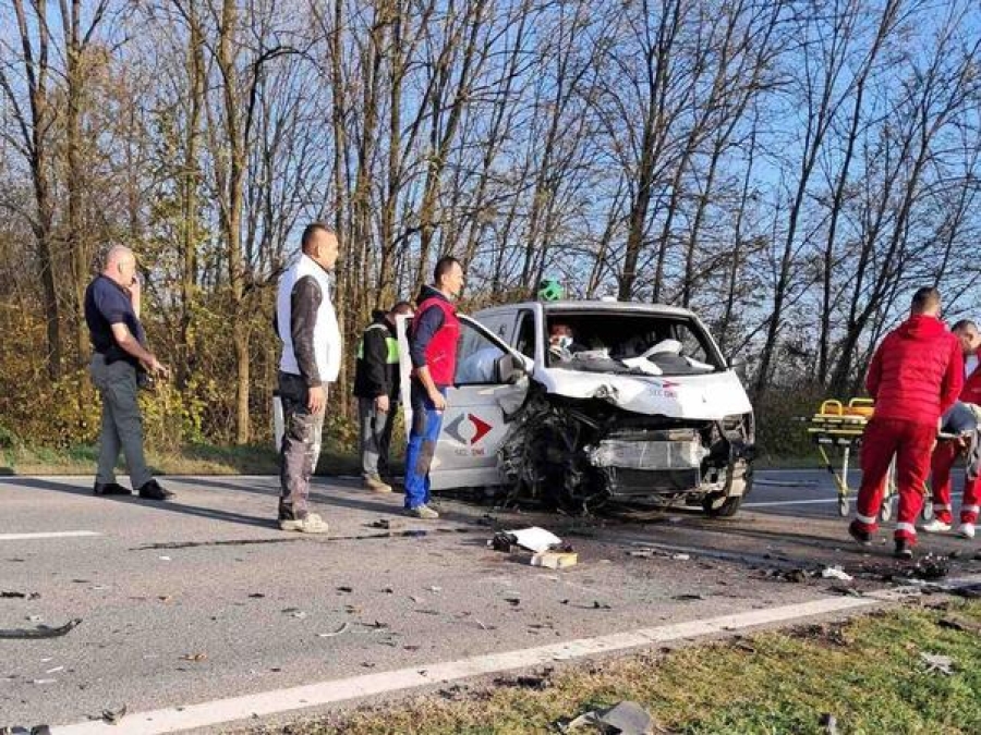 U SAOBRAĆAJNOJ NESREĆI KOD LUKAVCA UČESTVOVALA DVA VOZILA: U UKC-u Tuzla kažu da su prvobitno...