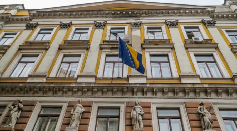 ZAŠTO JE UKINUT PRITVOR POLICAJCU OSUMNJEČENOM ZA SPOLNI ODNOS SA MALOLJETNOM OSOBOM: Sud poslao obrazloženje