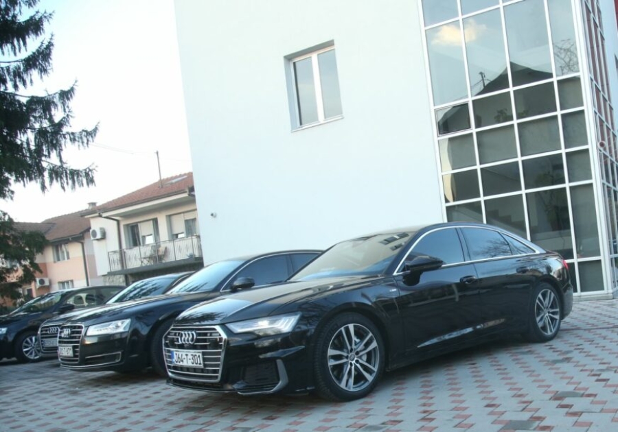 KAD SU ONI U PITANJU NIŠTA NIJE SKUPO: Parlament povećao plan javnih nabavki, skočile cijene servisranje BMW-a