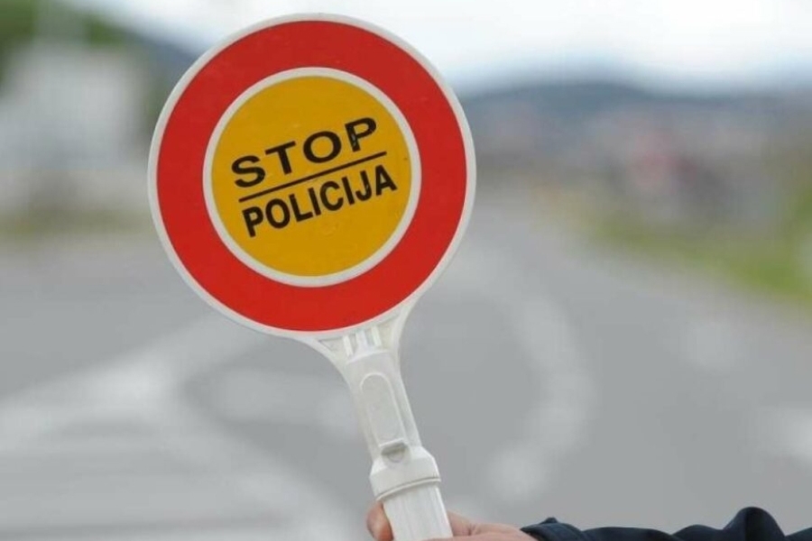 KAŽNJENA SA 6.000 MARAKA: Policija zaustavila sumnjivo vozilo, a onda je uslijedilo iznenađenje...
