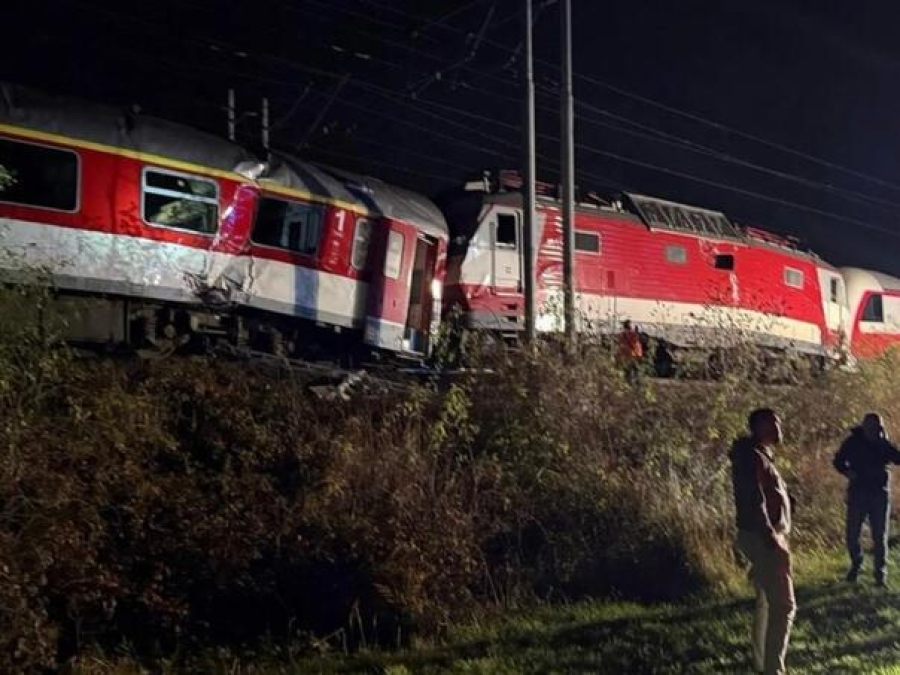 U SUDARU VOZOVA POVRIJEĐENO 79 PUTNIKA: Premijer naredio smjenu kompletne uprave željezničke kompanije