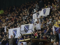 ZBOG SNIMAKA IZ SKENDERIJE NA RAČUN VUČIĆA MORALO INTERVENISATI RUKOVODSTVO RTS-a: Stišali prijenos utakmice da se ne čuje u Srbiji... (VIDEO)