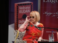 VEDRANA RUDAN GURNULA PRST U OKO NACIONALISTIMA: 'Mi starci smo u Jugoslaviji imali Tita, vi mlađi imate Thompsona. Ko je bolje prošao?'