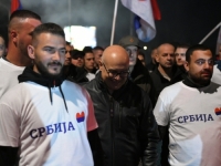 NEVJEROVATNE SCENE U BEOGRADU, VUČIĆEVE PRISTALICE BJEŽE: Pogledajte kolonu koja trči prema autobusima...