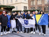 HILJADE NAVIJAČA BiH NA ULICAMA BEČA: 'Ko ne skače, mrzi Bosnu' (FOTO/ VIDEO)