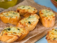 BRZI I UKUSNI ZALOGAJ: Napravite ovakav kruh jednom i svi će vas tražiti recept - jednostavan je