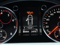 LAMPICA KOJU NI JEDAN VOZAČ NE VOLI VIDJETI: Ovo su najčešći uzroci zašto vam se pali lampica upozorenja slabog pritiska ulja