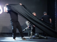 RUSKI ROBOT SE NA PREDSTAVLJANJU SRUŠIO KAO LETVA: 'Ili se napio votke ili su mu rekli da ide na front'