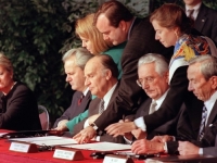 DUGO SKRIVANI DOKUMENT IZ DEJTONA OTKRIVA KAKO JE DOGOVOREN MIR: RS odbila Ustav, Izetbegović i Silajdžić u sukobu, Tuđman nezainteresiran, sve je moglo propasti ZBOG BRČKOG!