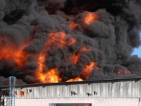 CRNI DIM VIDLJIV OD ZAGREBA DO BREGANE: Veliki požar u skladištu guma  (FOTO)