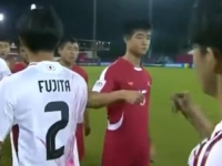 NEZAPAMĆEN MOMENAT UOČI UTAKMICE: Severnokorejski nogometaši UDARALI svoje japanske rivale umjesto tradicionalnog rukovanja prije utakmice (VIDEO)
