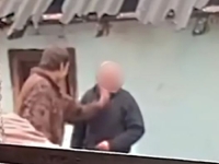 UZNEMIRUJUĆI SNIMAK: Sin šamara oca, a majka 'navija'