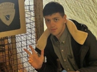 PODIGAO TRI PRSTA I SLIKAO SE NA ULAZU U SARAJEVSKI TUNEL SPASA: Sramotan čin nepoznatog mladića