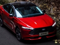 FORD JE OBNOVIO 'MONDEO', DANAS IZGLEDA BOLJE NEGO NEKAD: Proizvodi se u Kini, koristi C2 platformu, a sad je...