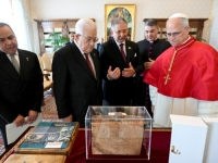 RAZGOVARALI O DOPREMANJU POMOĆI CIVILIMA: Papa Lav prvi put primio Mahmuda Abasa