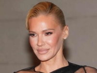 NATAŠA BEKVALAC ZAPALILA DRUŠTVENE MREŽE: Objavila slike u svilenom bademantilu, zagolicala maštu pratilaca (FOTO)