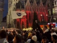 BH FANATICOSI 'ZAPALILI' ULICE BEČA: Prema stadionu krenuli uz baklje i vatromet (VIDEO)