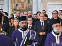 'HAJDE DA PROBLEME RJEŠAVAMO DIJALOGOM': Služen parastos poginulim u Novom Sadu, Vučić i ministri u Hramu svetog Save