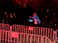 SNIMLJEN DIVLJAČKI NAPAD MASKIRANIH BATINAŠA IZ 'ĆACILENDA' NA GRAĐANE U BEOGRADU: Letjele stolice, palice i pirotehnička sredstva (VIDEO)