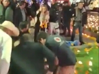 GRADONAČELNIK IZREŠETAN NA ULICI: Plaćene ubice mu prišle, odmah odjeknuli pucnji, kamere sve snimile (VIDEO)