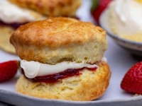 HRSKAVE IZVANA, A MEKANE I PROZRAČNE IZNUTRA: Napravite britanske pogačice i poslužite ih sa...