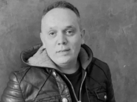 PJEVAČ PRONAĐEN MRTAV U HOTELSKOJ SOBI: Noć prije smrti prekinuo nastup