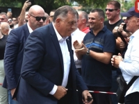 AUTOMOBIL POD PRATNJOM, STRAŽA U VOĆNJAKU: Evo do kada će građanin Dodik imati 'poseban tretman'